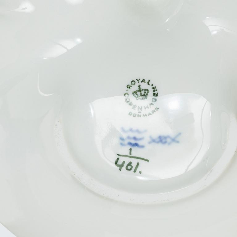 Royal Copenhagen, A 'Blue Fluted Plain' (Musselmalet riflet) porcelain cabaret dish, model 461, 1966.