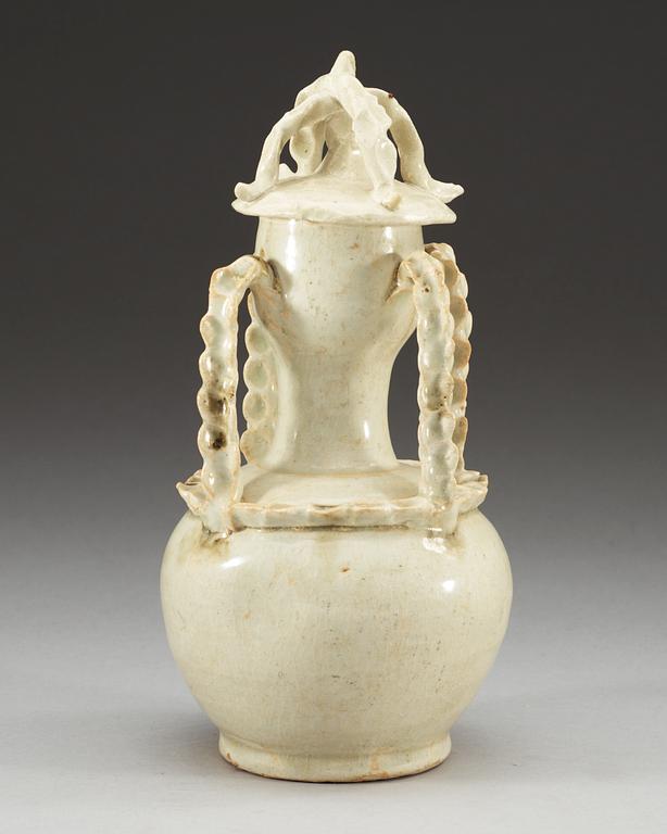 VAS med LOCK, keramik. Yuan dynastin (1271-1368).