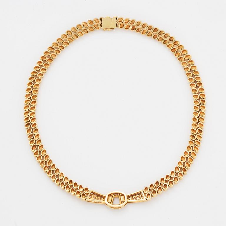 An 18K gold necklace and bracelet.