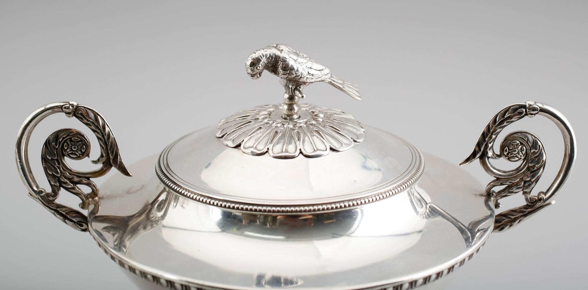 STRÖSOCKERSKÅLAR, 1 par, silver, Gustaf Möllenborg, Stockholm 1901. Vikt ca 1420 gram.