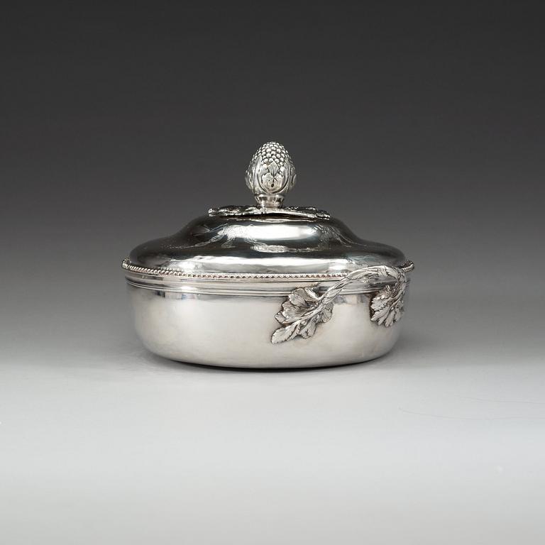 A French 18th century silver serving-dish, makers mark of Francois Corbie (Paris 1783).