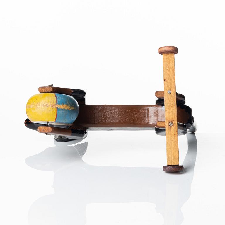 Brio, träleksak i form av en tax med boll, Sverige, 1900-talets första hälft.