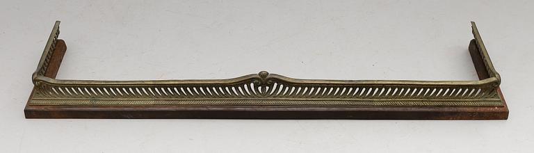 BRASSKYDD, mässing och järn, 1900-talets första hälft.