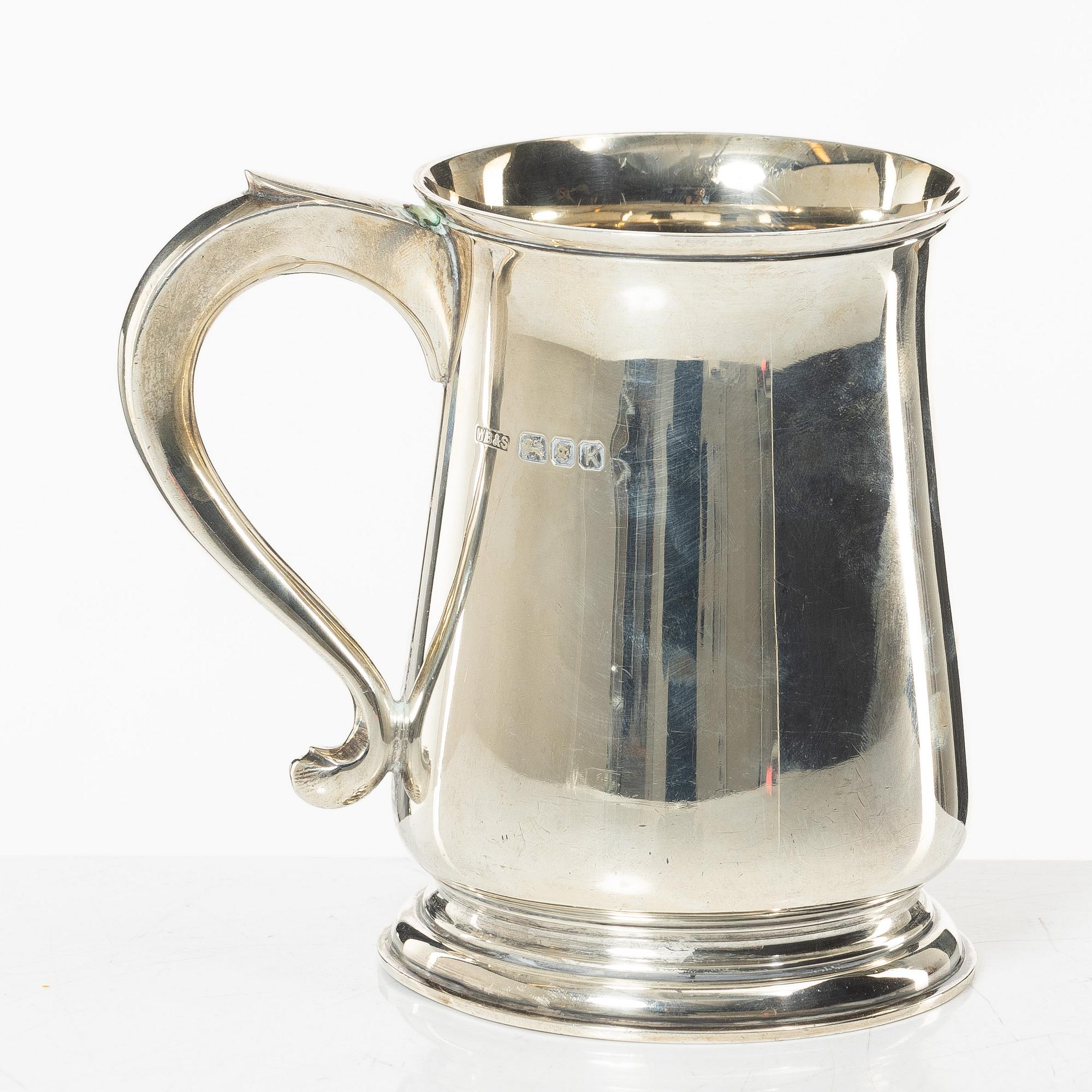 An English silver tankard, mark of William Bruford & Son, London 1945.