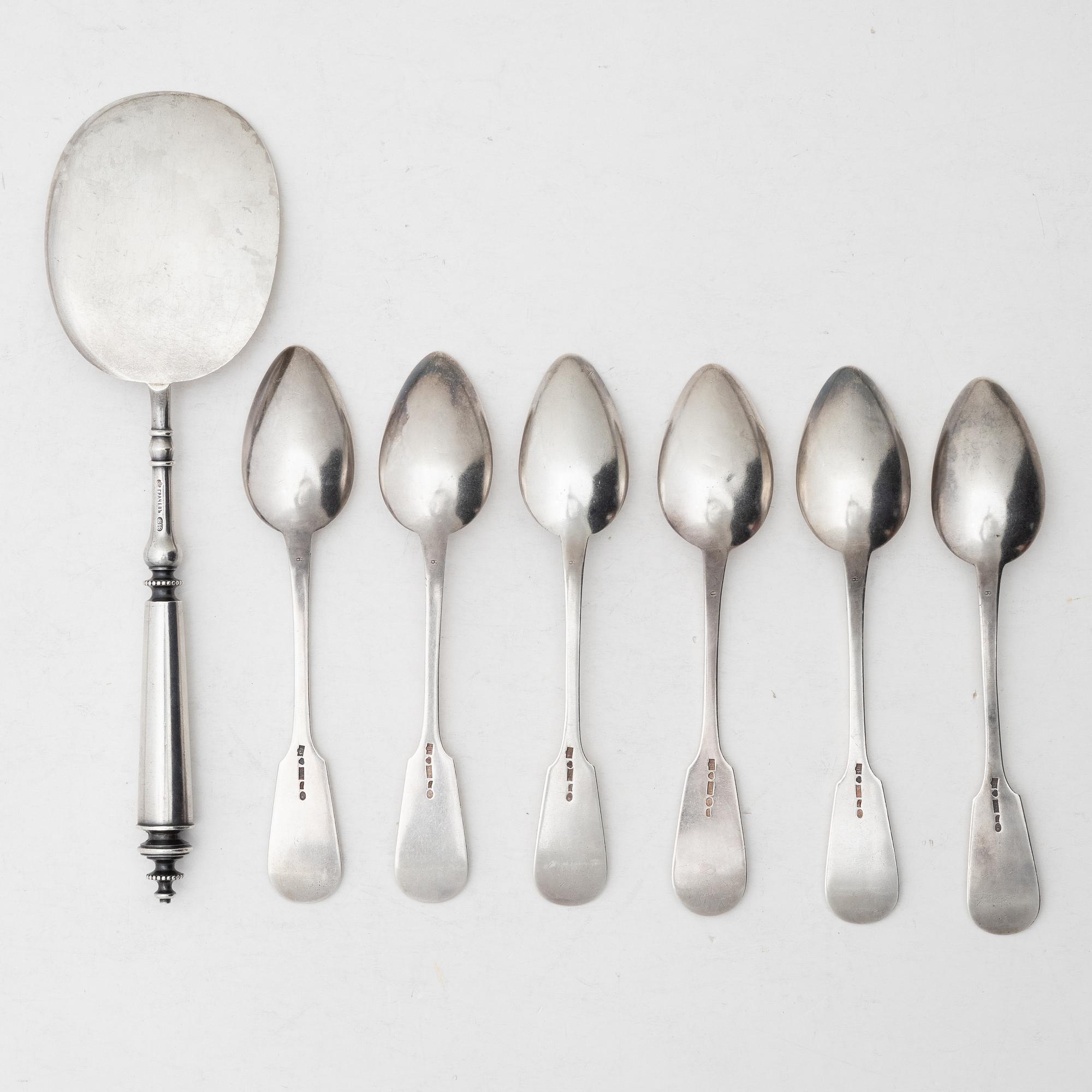 A silver server and six spoons, marks of Grachev, St Petersburg, and Helsingfors Juvel- och Filigranab, respectively.