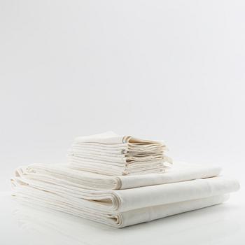 Tablecloths, 3 pcs, and napkins, 12 pcs, damask, first half/mid 20th century.