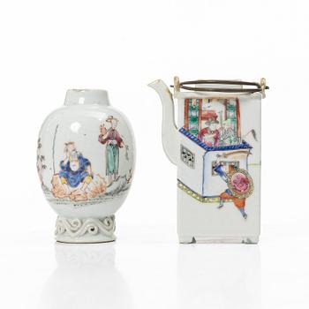 Tesdosa, porslin, Kina, 1700-tal samt tekanna, porslin, Kina, 1800-tal.