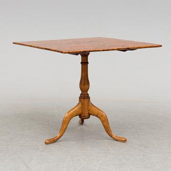 A TILT TOP TABLE, signed by Jacob Siölin and numbered 878. Late 18th century.