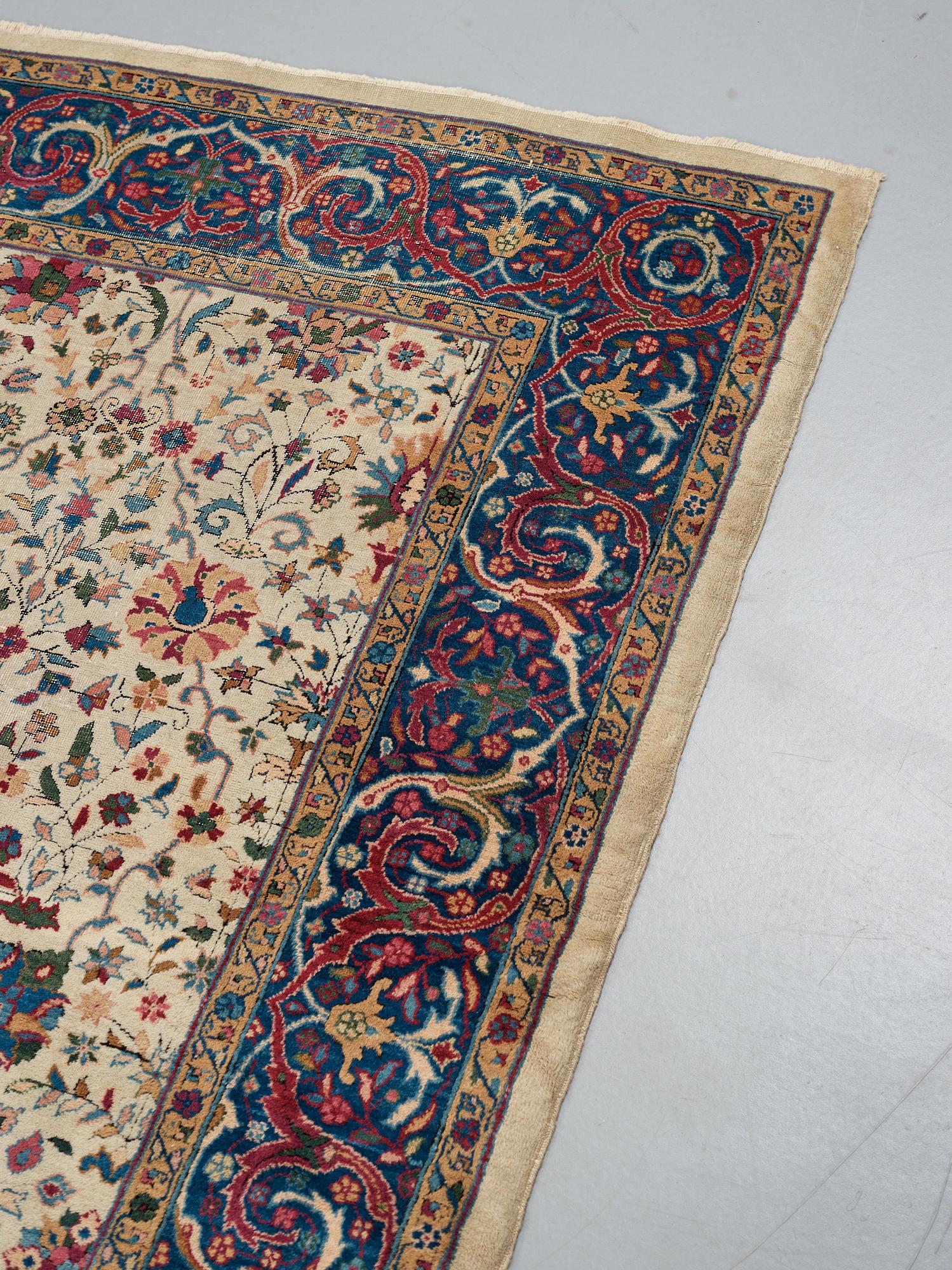 A CARPET, an antique/semi-antique Sivas/Sparta, ca 357-361 x 274-277 cm.