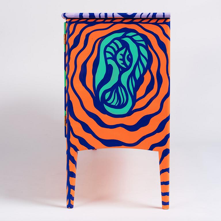 Amara Por Dios, unikt bemålat, sideboard/objekt, egen studio, 2018.