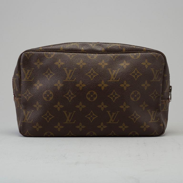 A Louis Vuitton 'Trousse toilette 28' toilet bag.