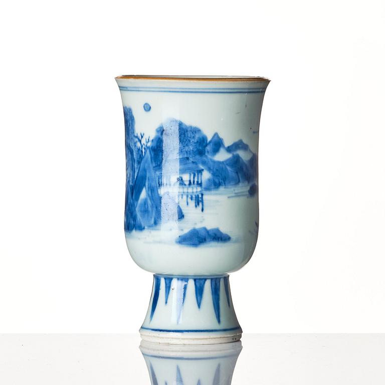 A blue and white goblet, Transition, 17th century.