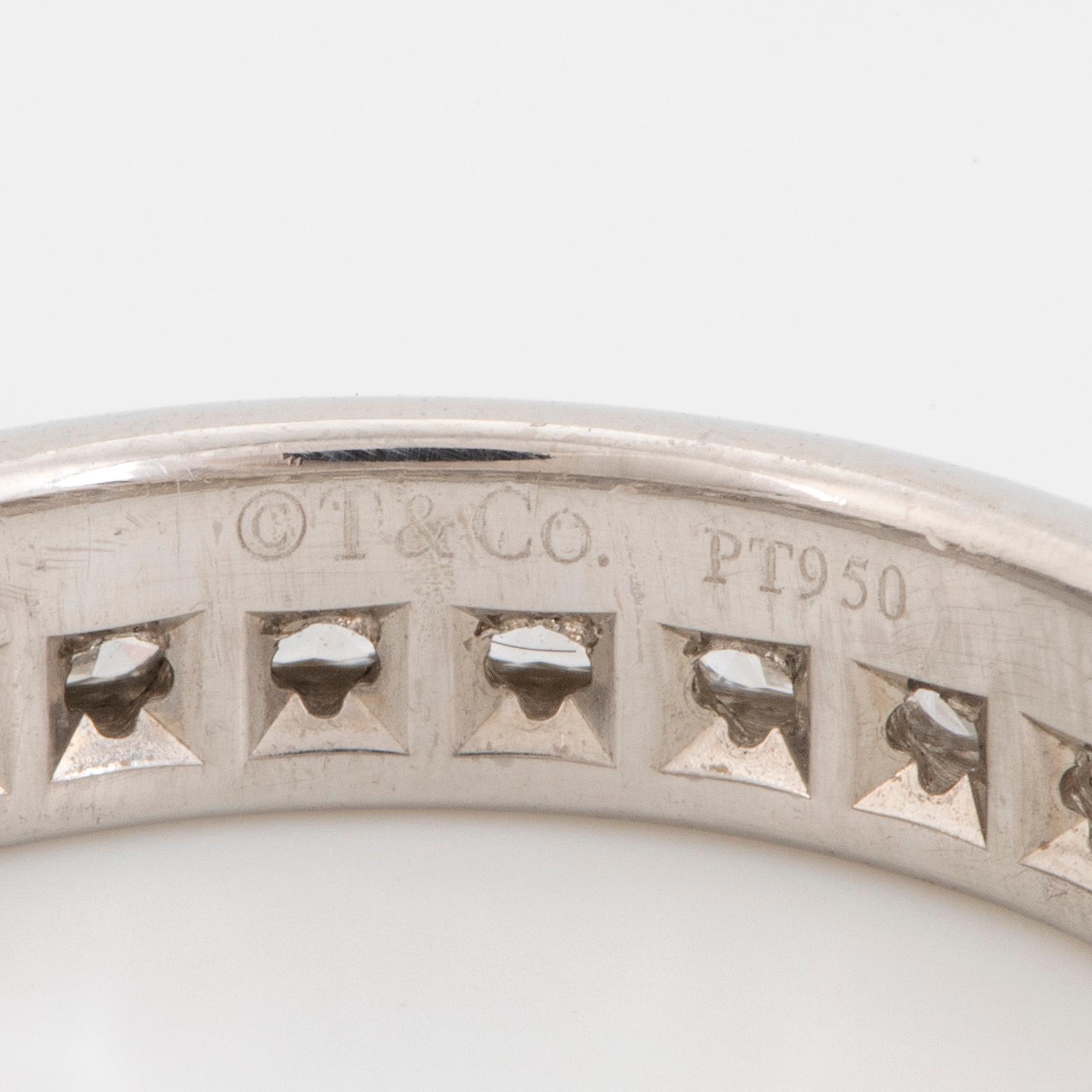 TIFFANY & CO ALLIANSRING, platina med Lucidaslipade diamanter.