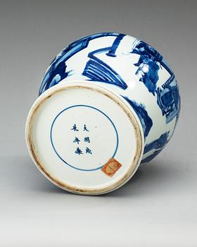 A blue and white jar, Qing dynasty, Kangxi (1662-1722).