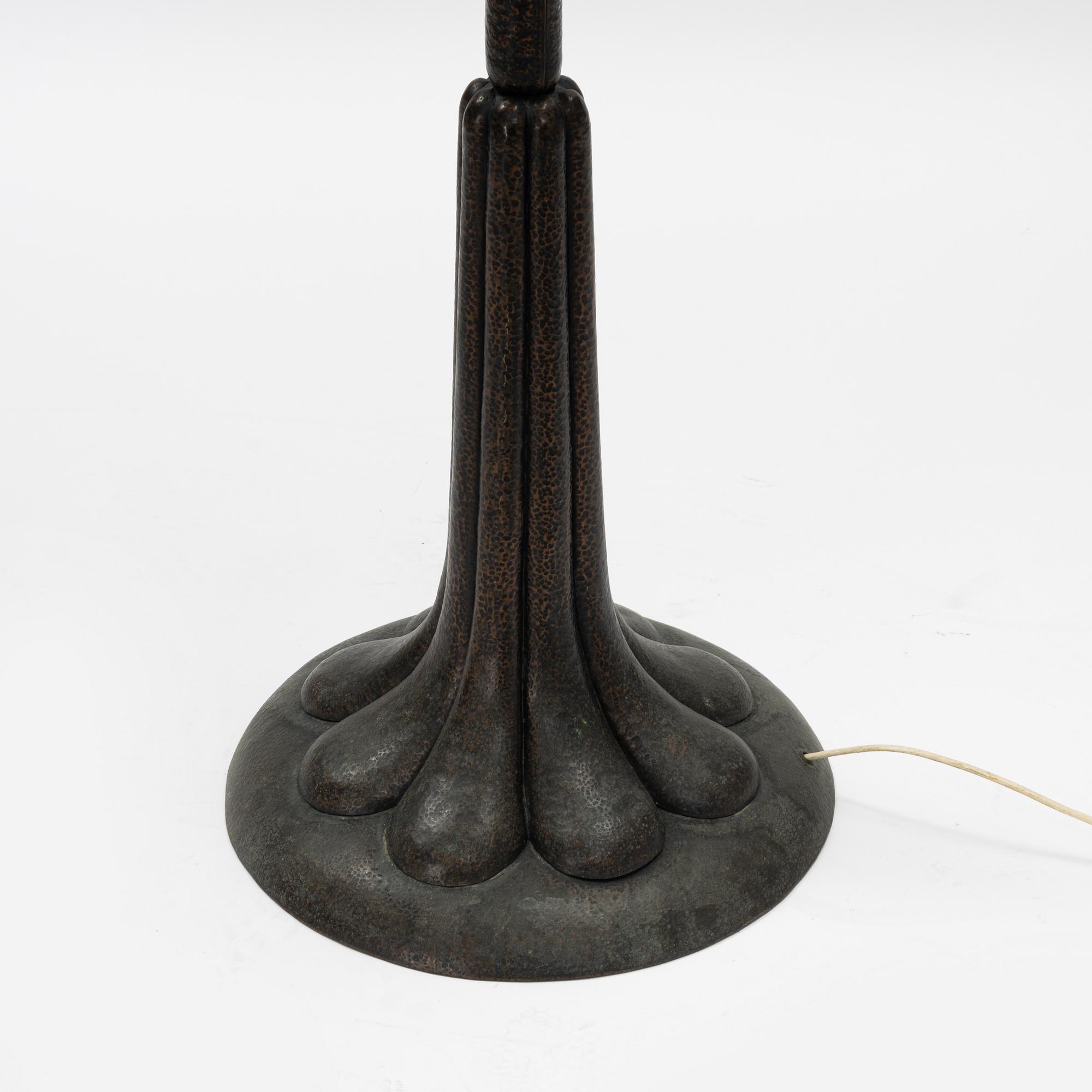An early 20th century jugend floor light.
