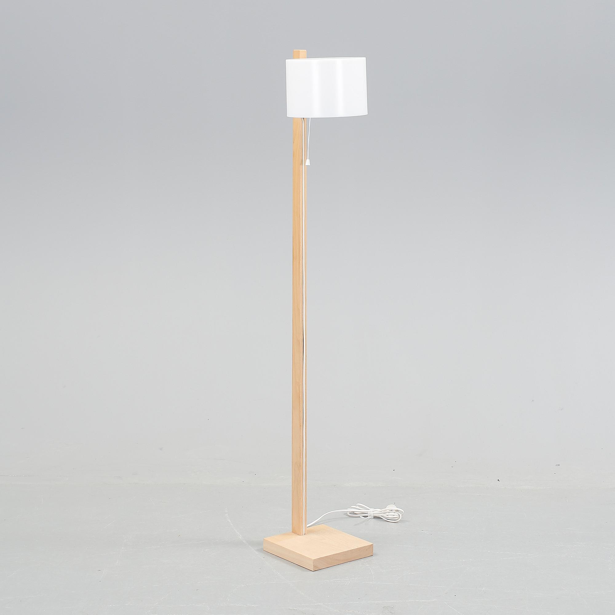 GOLVLAMPA, Luxus, 1900-talets andra hälft.