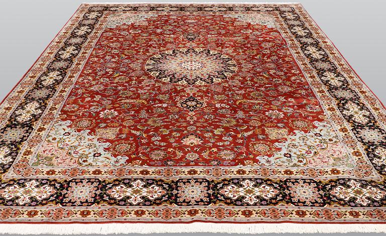 A Tabriz carpet, part silk, so-called 50 Raj, approx. 352 x 250 cm.
