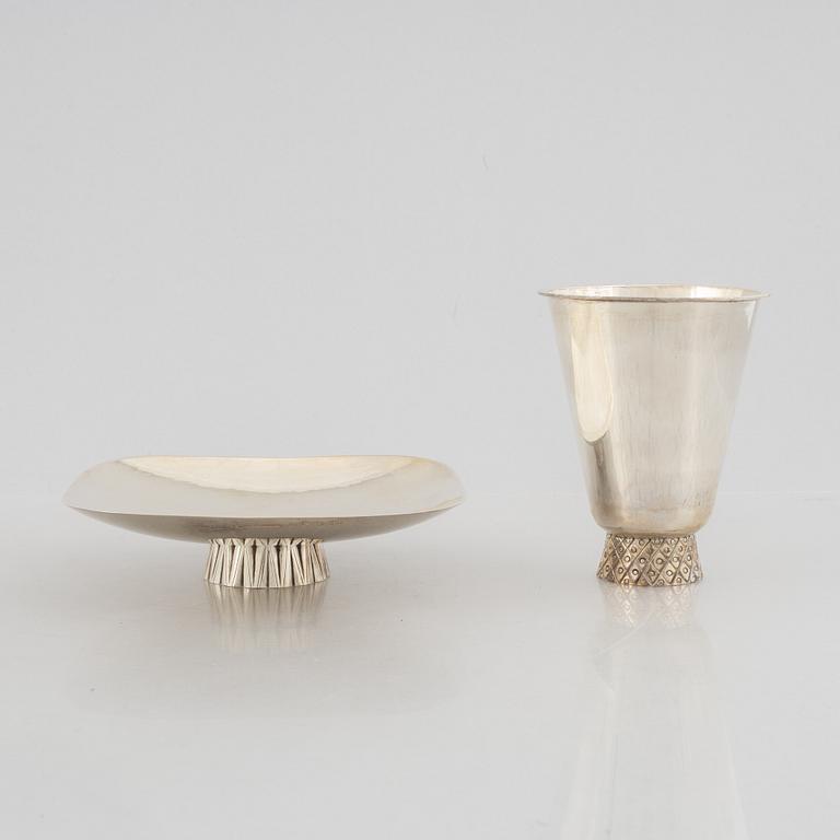 A Swedish silver beaker and a dish, marks of Tore Kullander, Borås 1952.