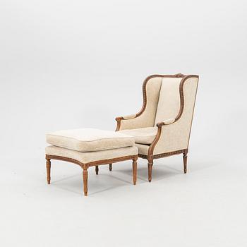 Öronlappsfåtölj med fotpall Louis XVI-stil 1900-talets början.