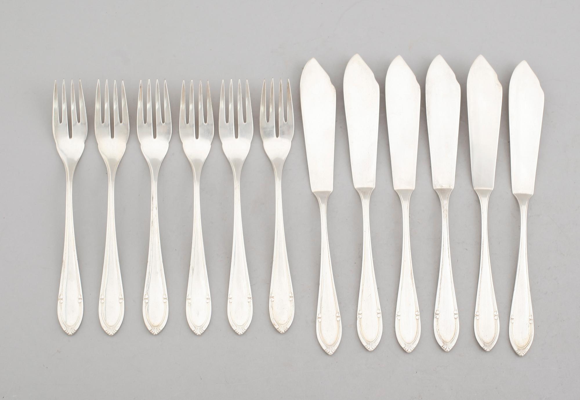 FISKBESTICK, 24 delar, C.G.Hallberg, nysilver, 1900-talets mitt.