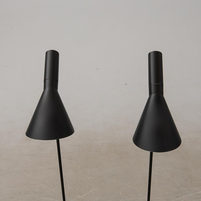 Arne Jacobsen, golvlampor 1 par, "AJ" för Louis Poulsen, Danmark.
