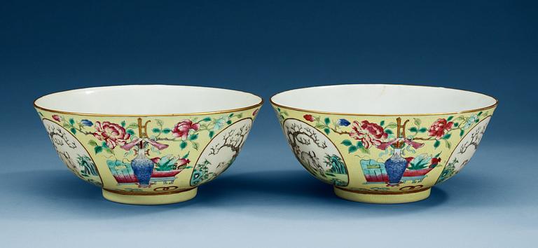 A pair of bowls, presumably late Qing dynasty, with Guangxus six character mark.