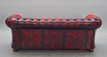 SOFFA OCH FÅTÖLJ, Winchester England. 1900-talets andra hälft. Sk. Chesterfield-modell.