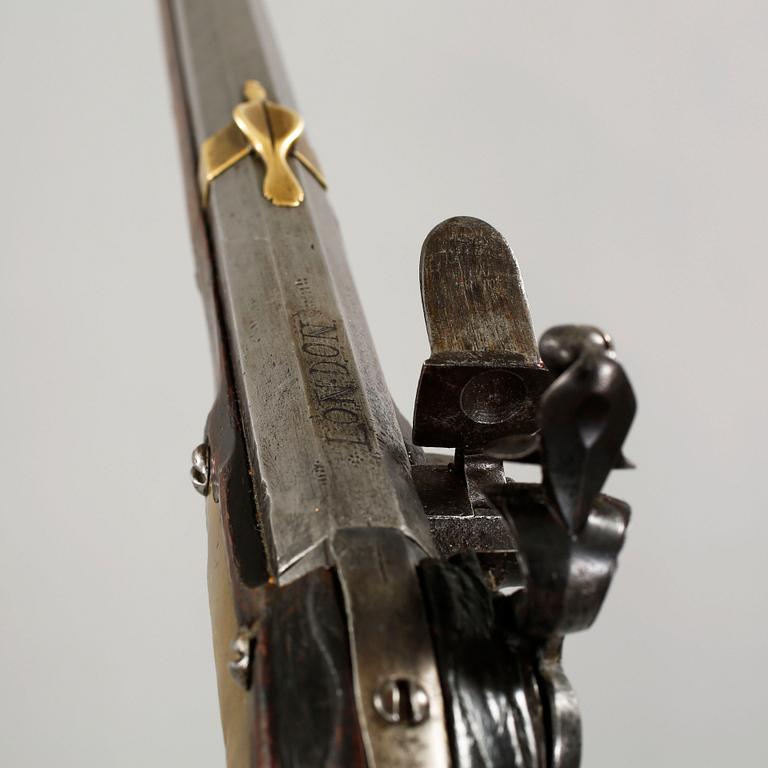 A flint lock rifle from London, 18th century.