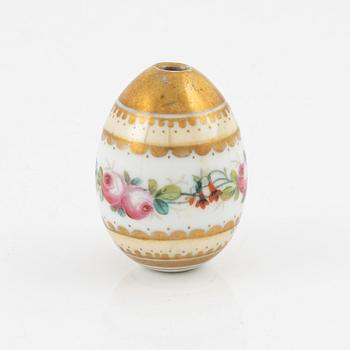 A porcelain egg, Russia, second half of the 20th century.