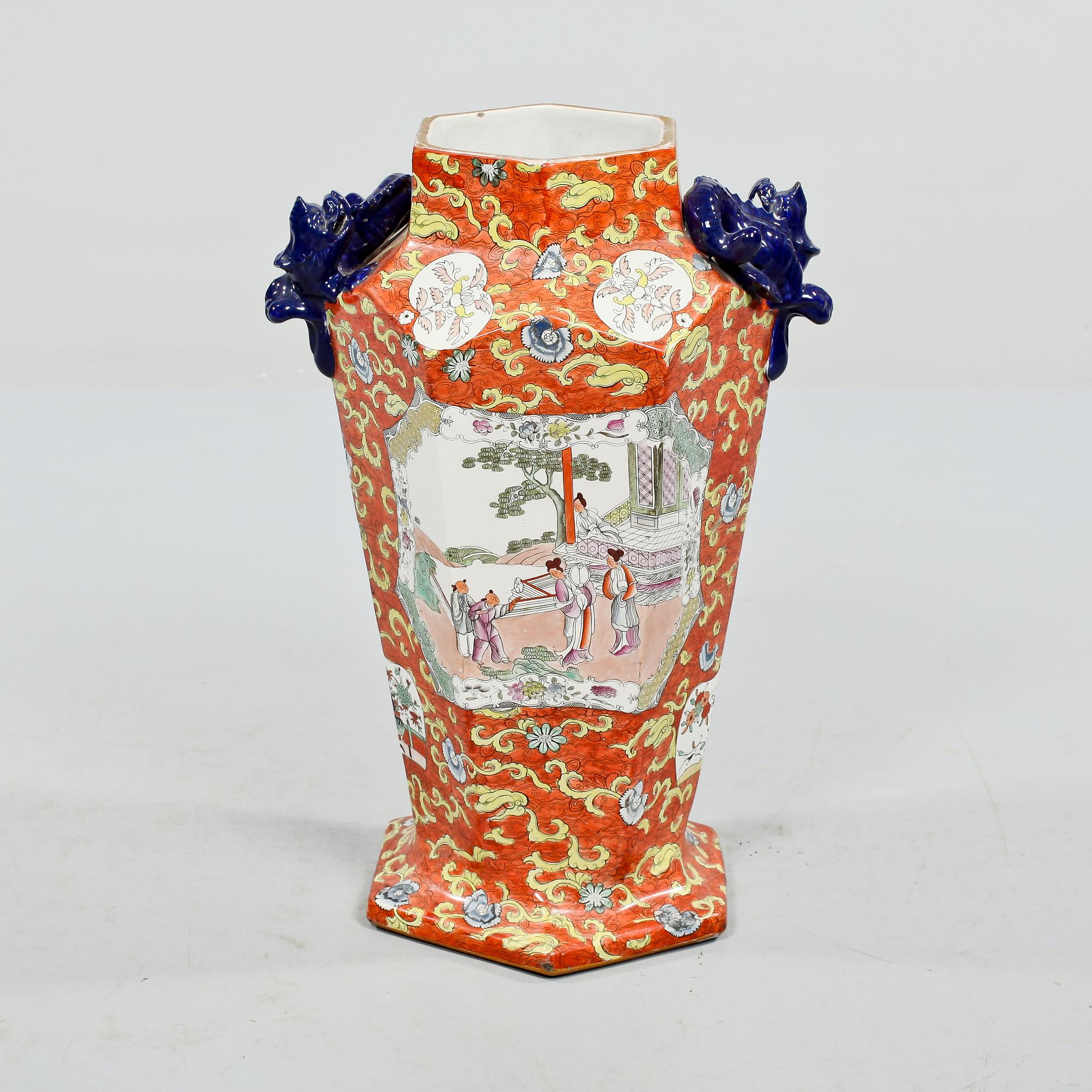GOLVURNA, porslin, orientalisk, 1900-tal.