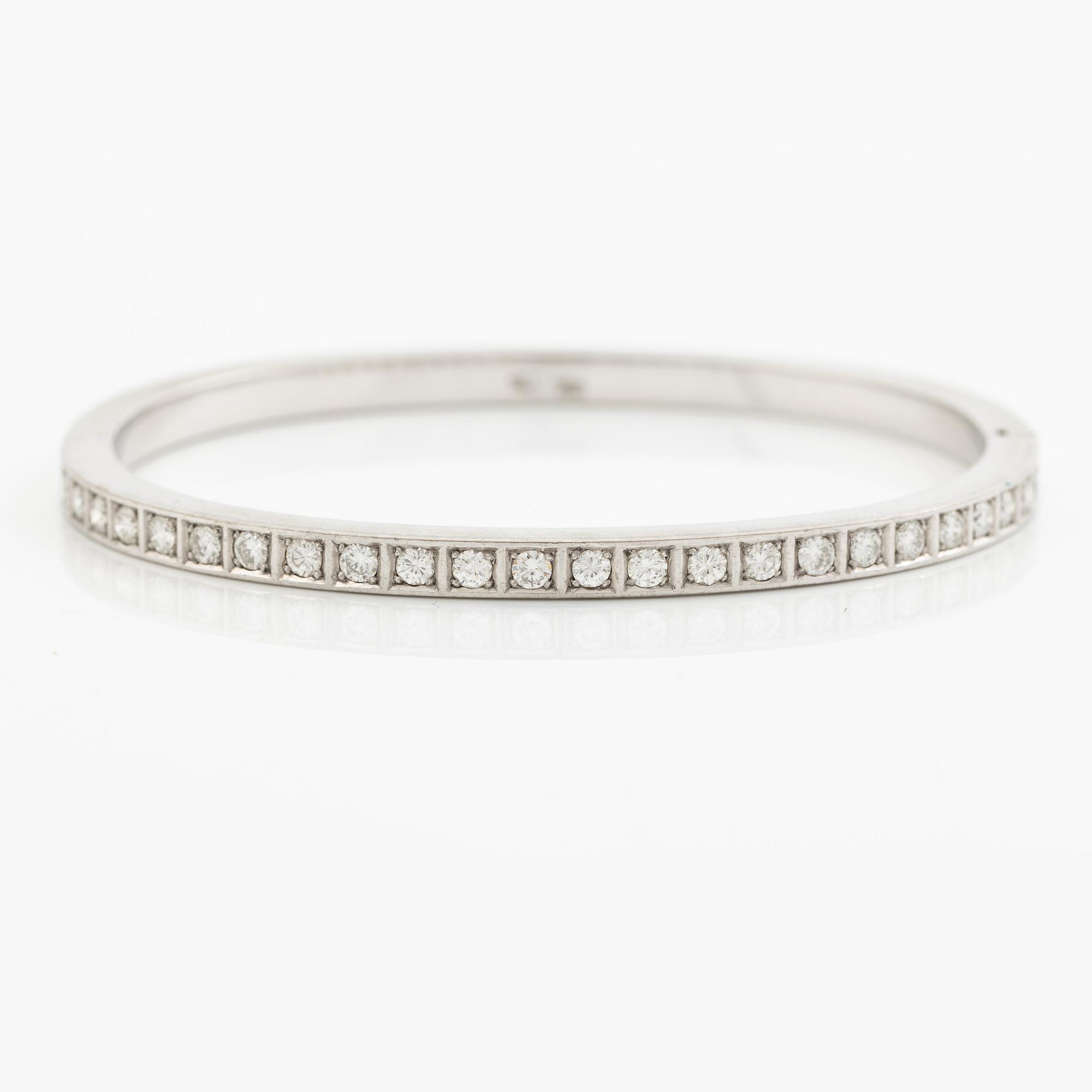 Bracelet/armring, 18K white gold with brilliant-cut diamonds.