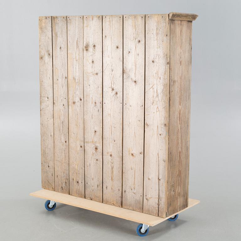 A cabinet, 19th century.