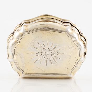 A German silver snuff box, unidentified maker DS, possibly Lüneburg 18th century.