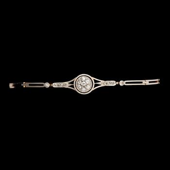 ARMBAND, 18k vit- och rödguld med gammal- och rosenslipade diamanter. Vikt ca10g.