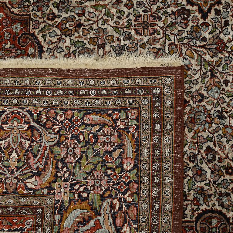 MATTA, Kashmir, old, 306 x 214 cm.