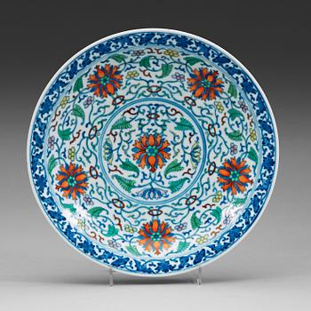 284. An enamelled dish, late Qing dynasty with Qianlong mark.