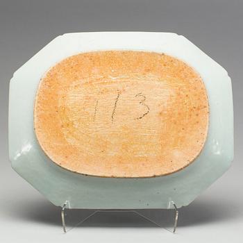 SERVERINGSFAT, porslin, Kina Qianlong(1736-1795).