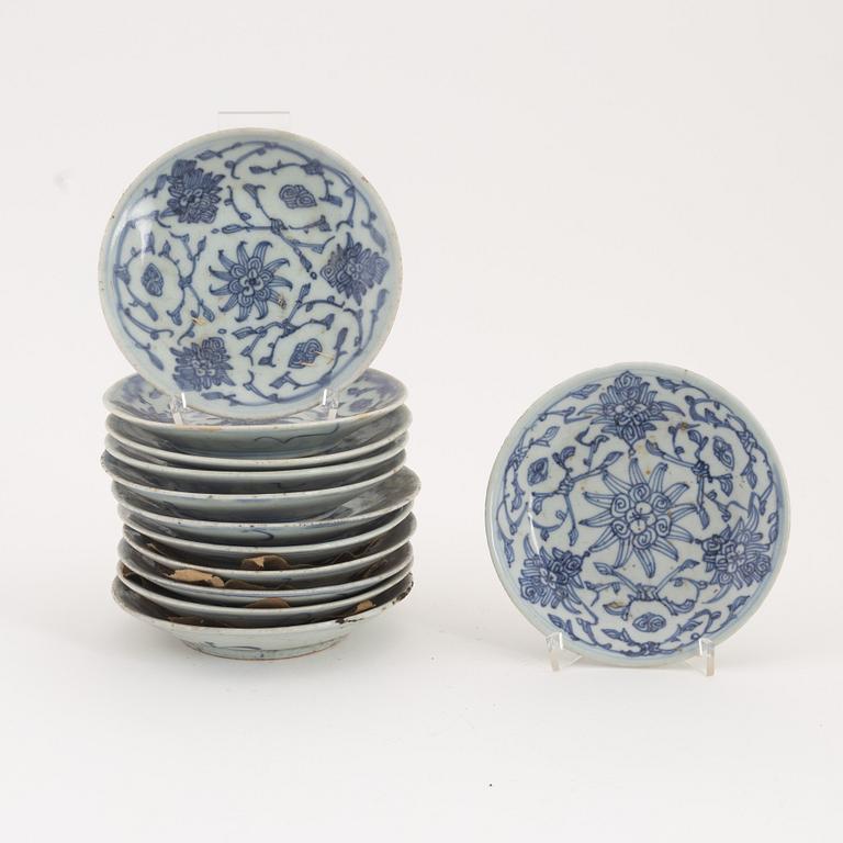 A set of 12 similar Chinese blue and white porcelain small dishes, late Qing dynasty, second half of the 19th Century.