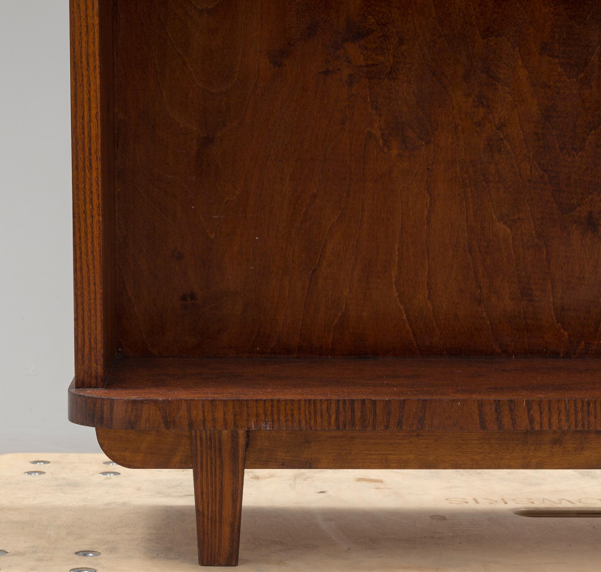 A 1930s/1940s shelf.