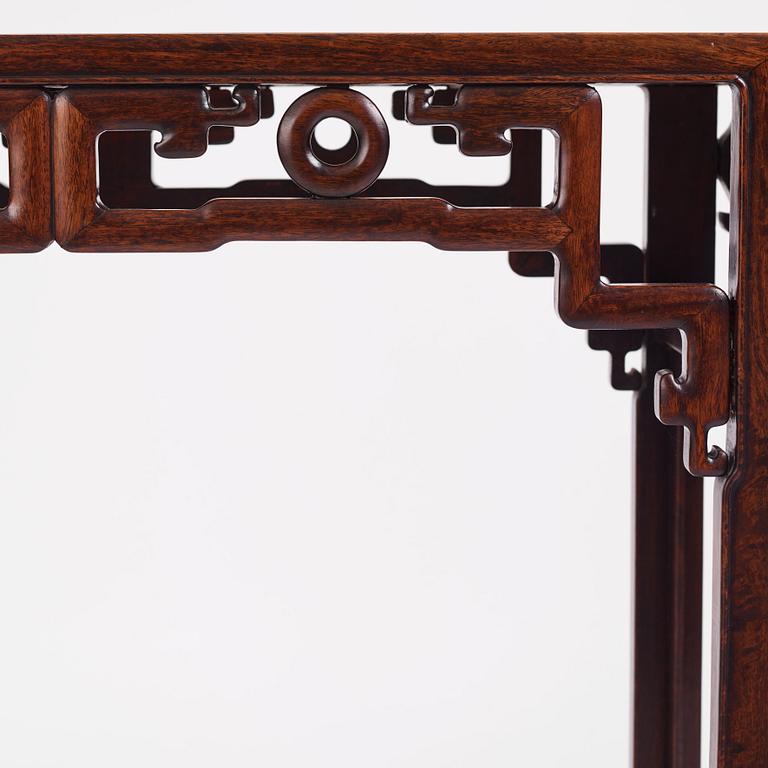 Altarbord, hardwood. Sen Qingdynasti.
