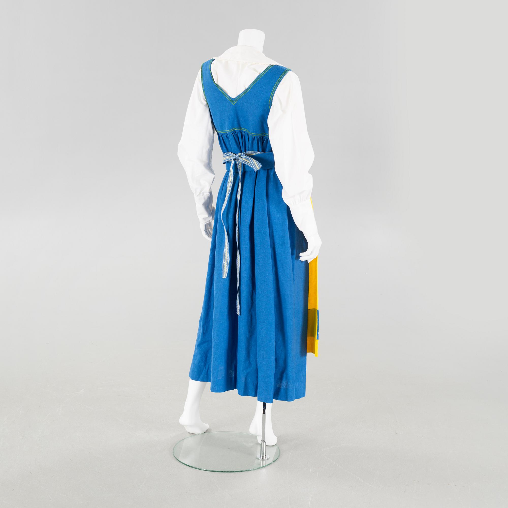 A folk dress, second half of the 20th century. - Bukowskis