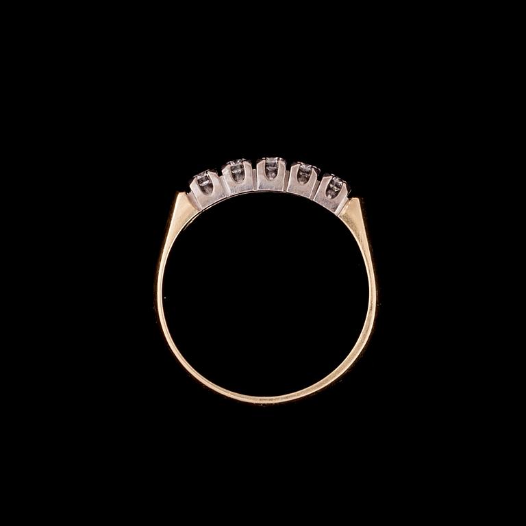 RING, 14K guld, briljantslipade diamanter. Vikt ca 4,1 g.