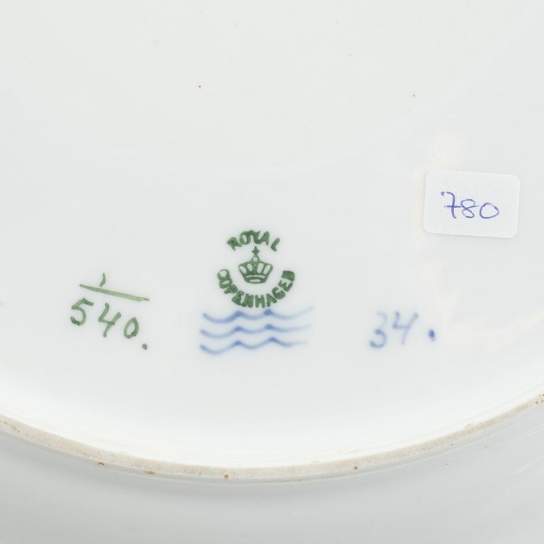 A large 'Blue Fluted Half Lace' porcelain serving dish, Royal Copenhagen, model 540, 1898-1923.