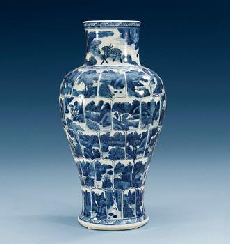 1509. A blue and white vase, Qing dynasty, Kangxi (1662-1722).