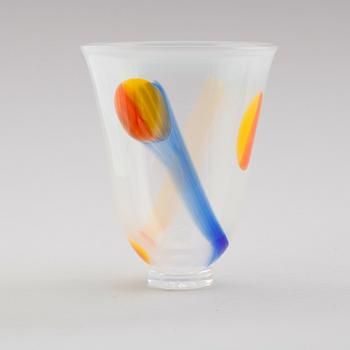 VAS, glas, Berit Johansson, Sjöhyttan, signerad och daterad 1992.