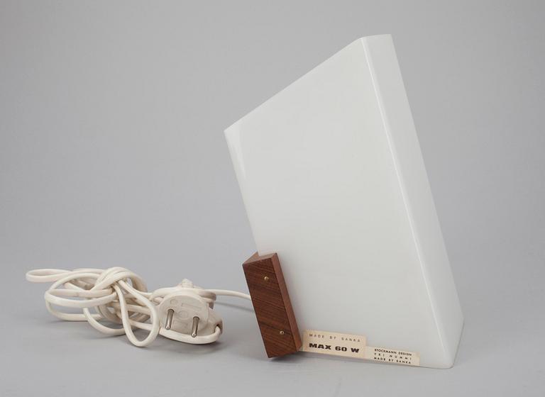 VÄGGLAMPA, akryl samt teak, design Yki Nummi, Sanka, 1900-talets mitt.