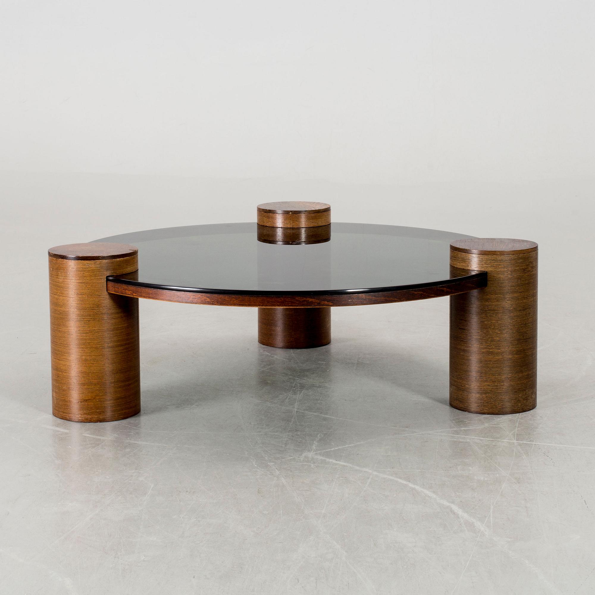 A 1970'S SOFA TABLE.