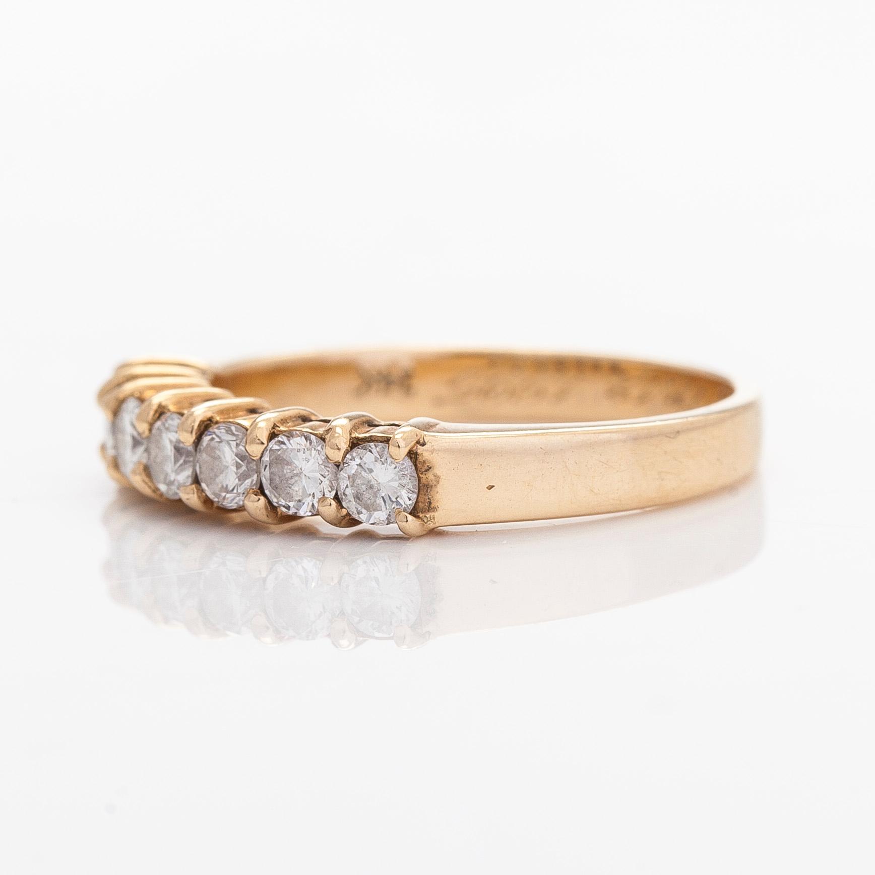 Ring, halvallians, 14K guld med briljantslipade diamanter. Finska importstämplar 1990.