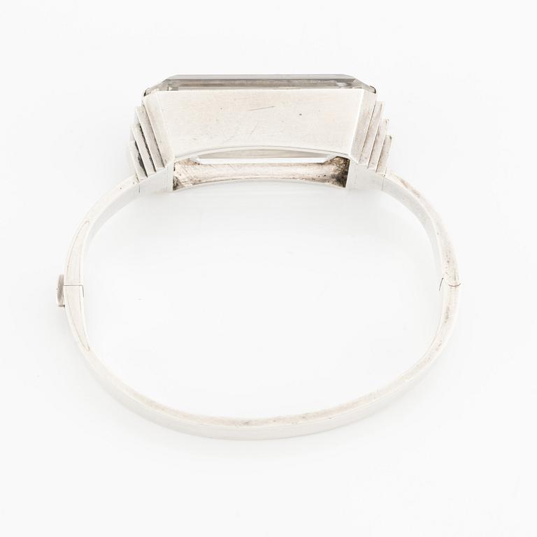 Wiwen Nilsson, armring, silver med stor bergkristall, Lund 1964.