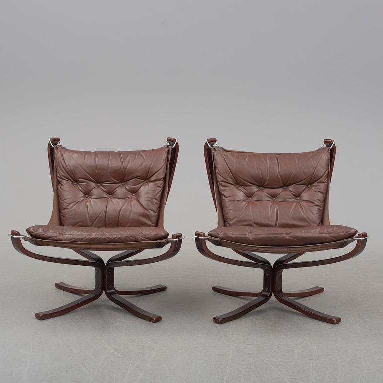 A pair of easy chairs and a table by Sigurd Ressel.